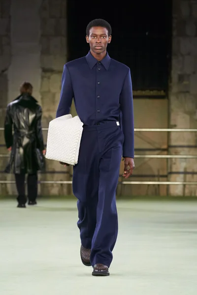 Look 11